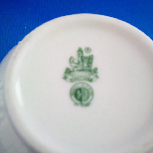 Belleek small bone china bowl shell pattern - Picture 6 of 7